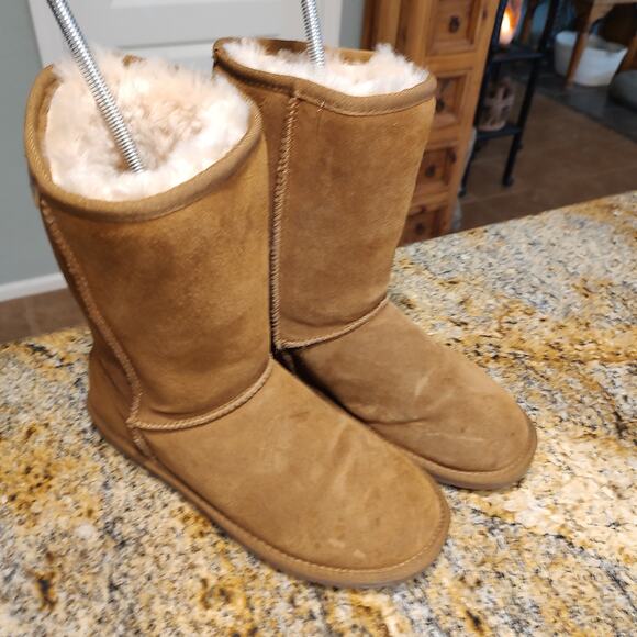 Minnetonka Women's Boots 9M Brown Suede Sheepskin Lining ID 80061 - Picture 3 of 16